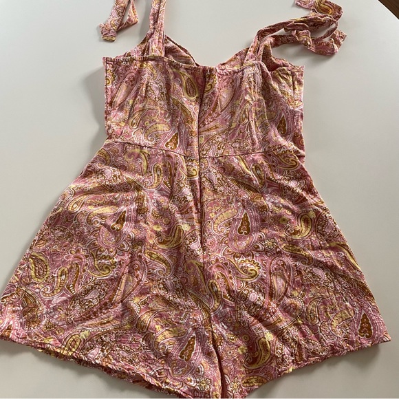 Forever 21 Patterened Paisly Spring Romper - Picture 4 of 4